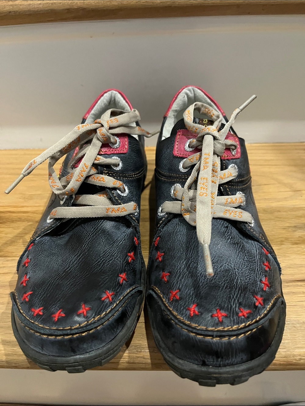 Casual Black Leather-Effect Sneakers with Pink Trim